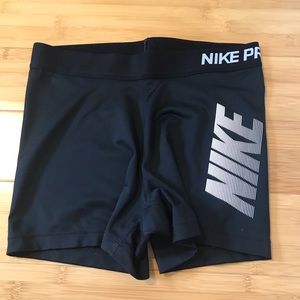 Nike Women's Core Pro 3'' Shorts medium
